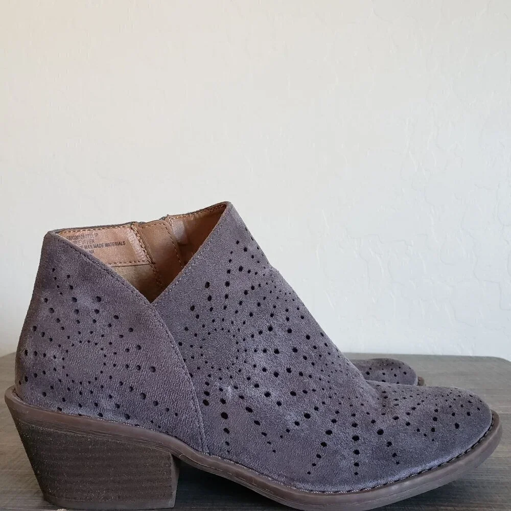 Sofft Tulip Perforated Faux Suede Ankle Bootie Boot Pietra Grey Size Women's 8.5